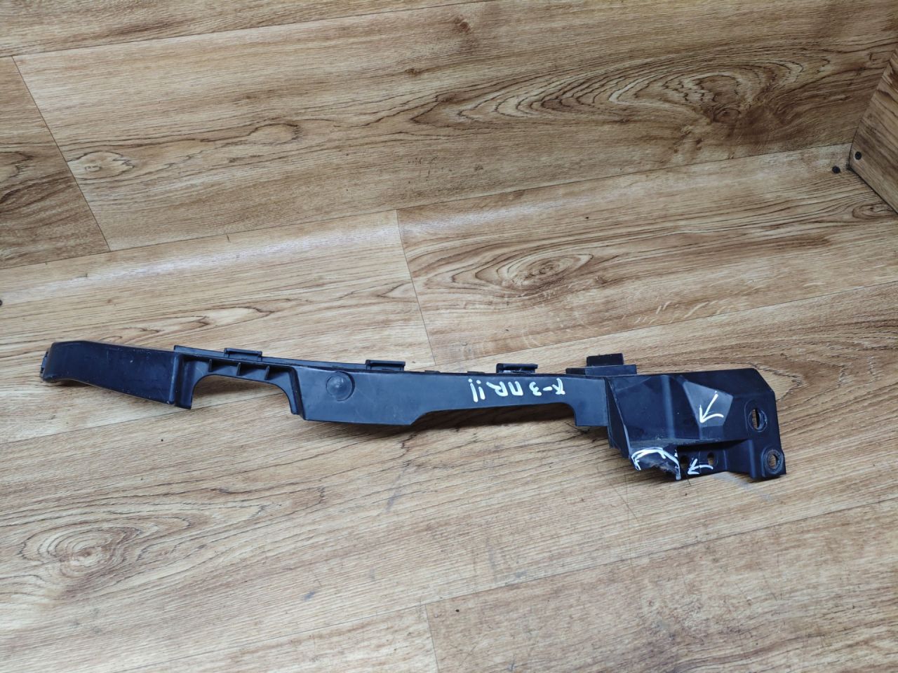 крепление бампера Opel Insignia 1 поколение (A) 2008, 2.0 л., A 20 DTH, дизель, МКПП, седан, 13250571 - фото №1