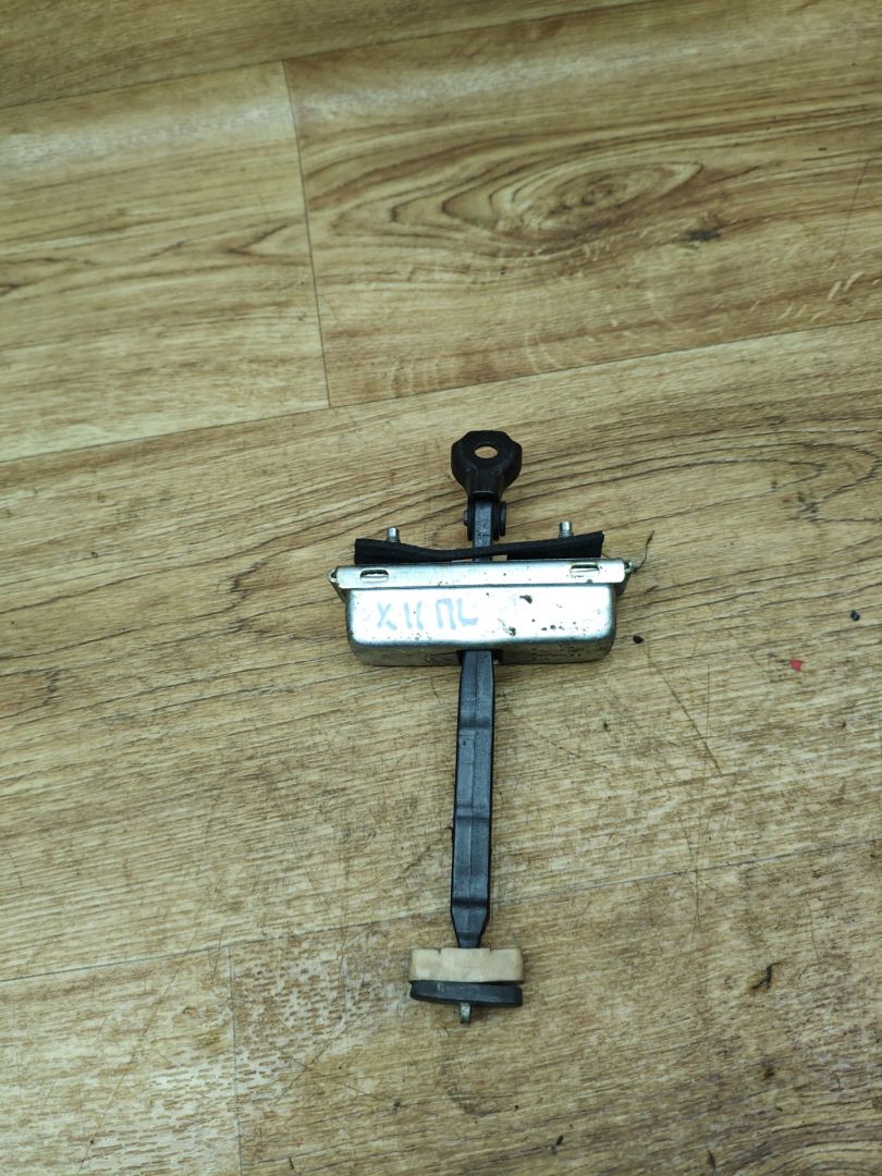 ограничитель открывания двери Land Rover Range Rover Evoque L538 2012, 2.2 л., 224DT, дизель, МКПП, внедорожник 5 дв., BJ3223552AD - фото №1