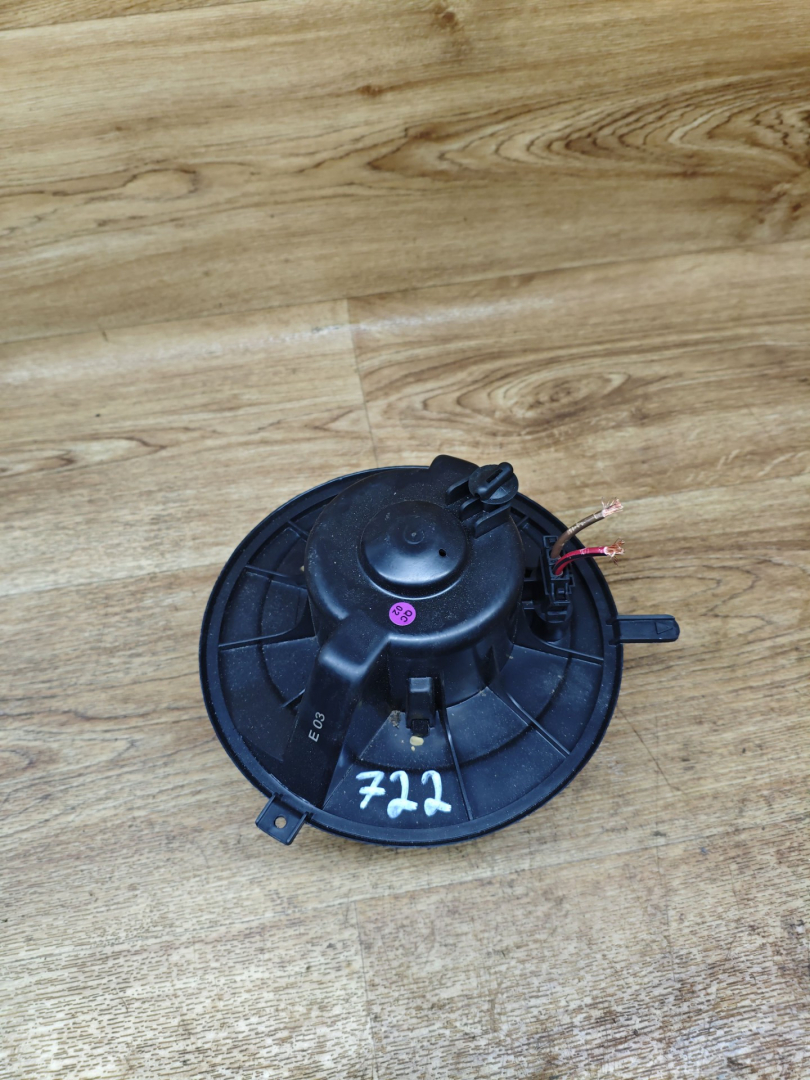 моторчик печки Skoda Octavia 2 поколение (A5) 2006, 1.6 л., BGU, бензин, МКПП, лифтбэк - фото №1