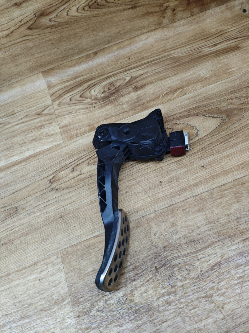 педаль Opel Insignia 1 поколение (A) 2008, 2.0 л., A 20 DTH, дизель, МКПП, седан, 13237356 - фото №1