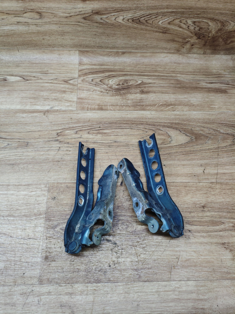 петля капота Skoda Octavia 2 поколение (A5) 2006, 1.6 л., BGU, бензин, МКПП, лифтбэк - фото №1