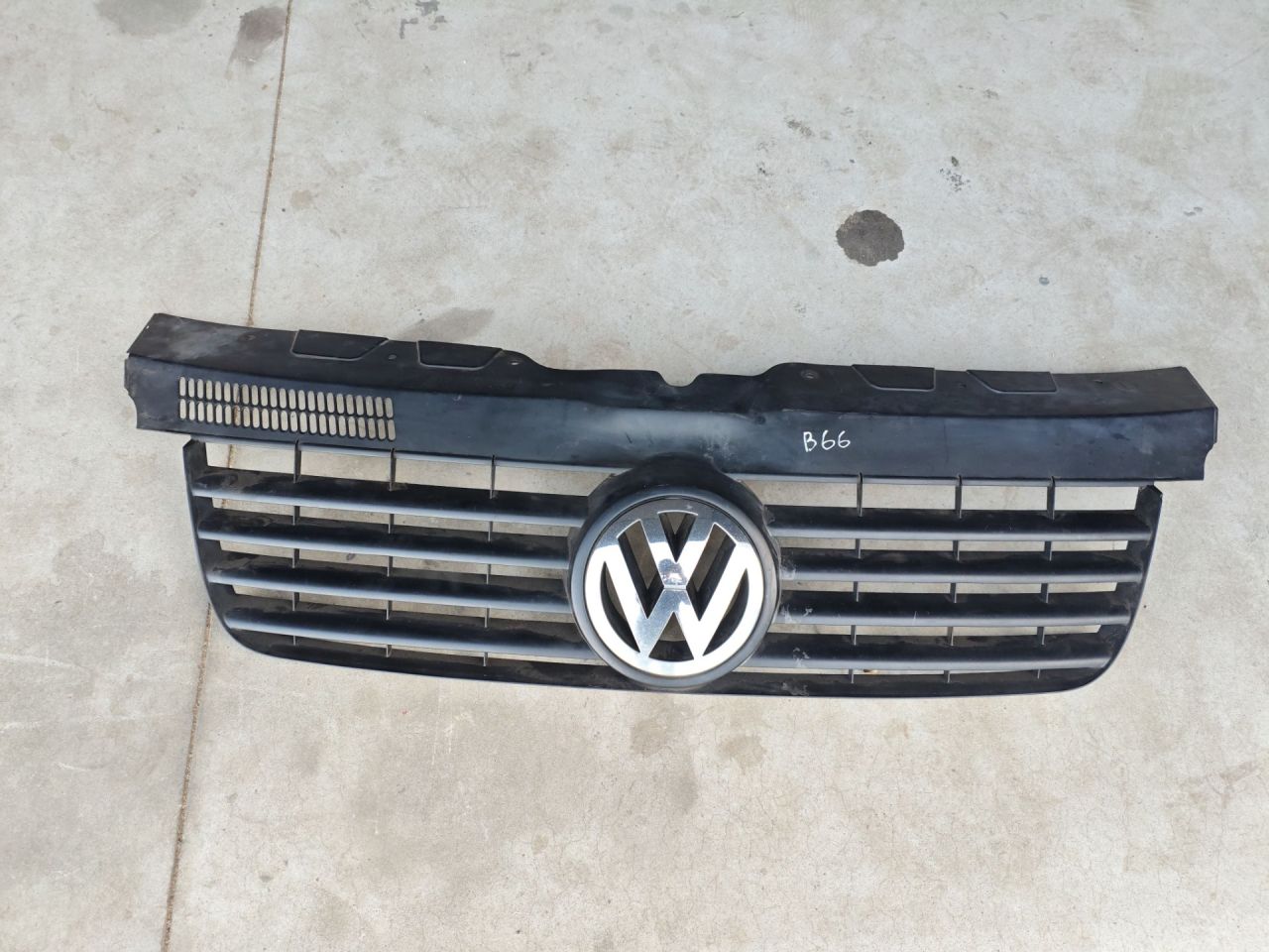 решетка радиатора Volkswagen Transporter T5 2007, 1.9 л., BRS, дизель, МКПП, микроавтобус, 7H0807101, 7H0807105 - фото №1
