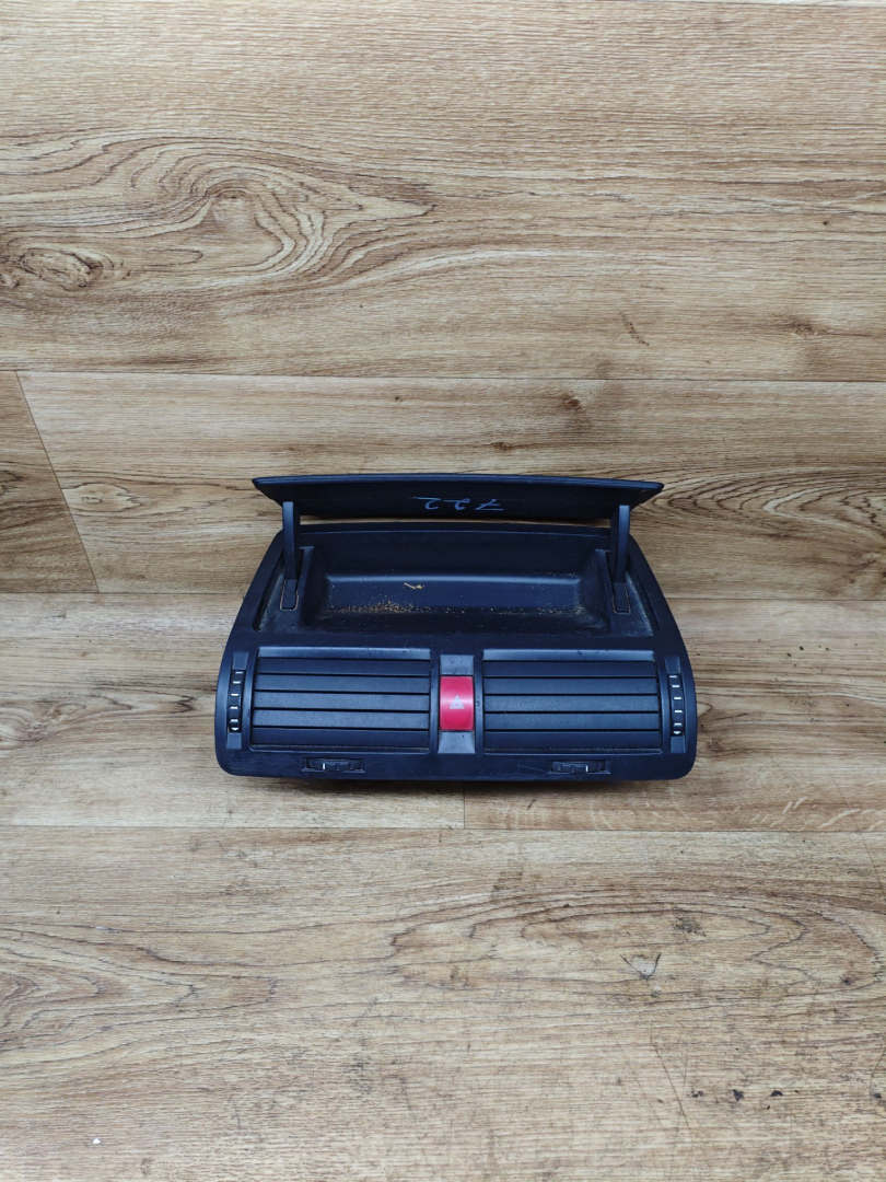 дефлектор обдува салона Skoda Octavia 2 поколение (A5) 2006, 1.6 л., BGU, бензин, МКПП, лифтбэк - фото №1