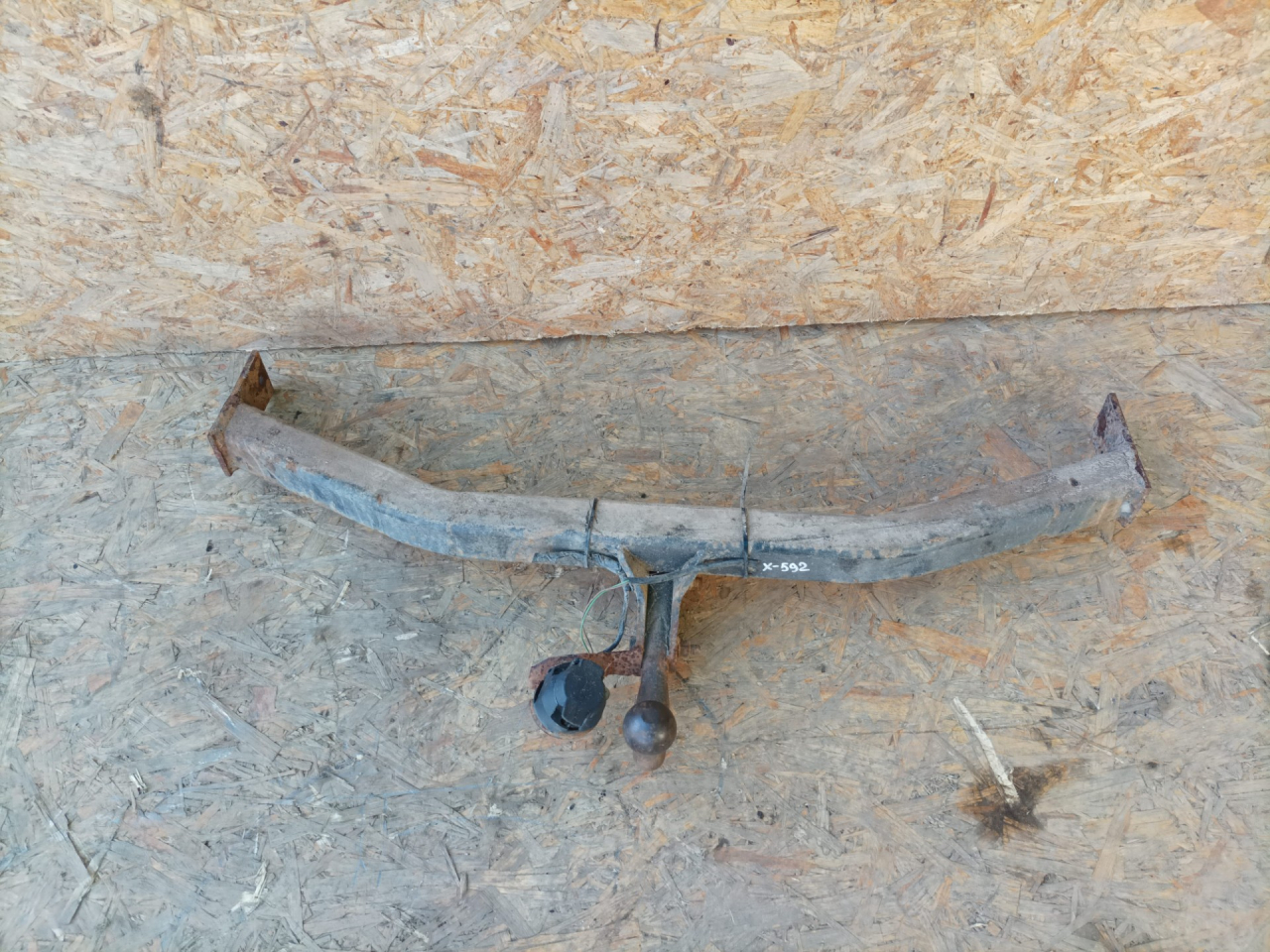 прицепное устройство (фаркоп) SsangYong Musso 1 поколение 1998, 2.9 л., MB-OM 662, дизель, МКПП, внедорожник 5 дв. - фото №1