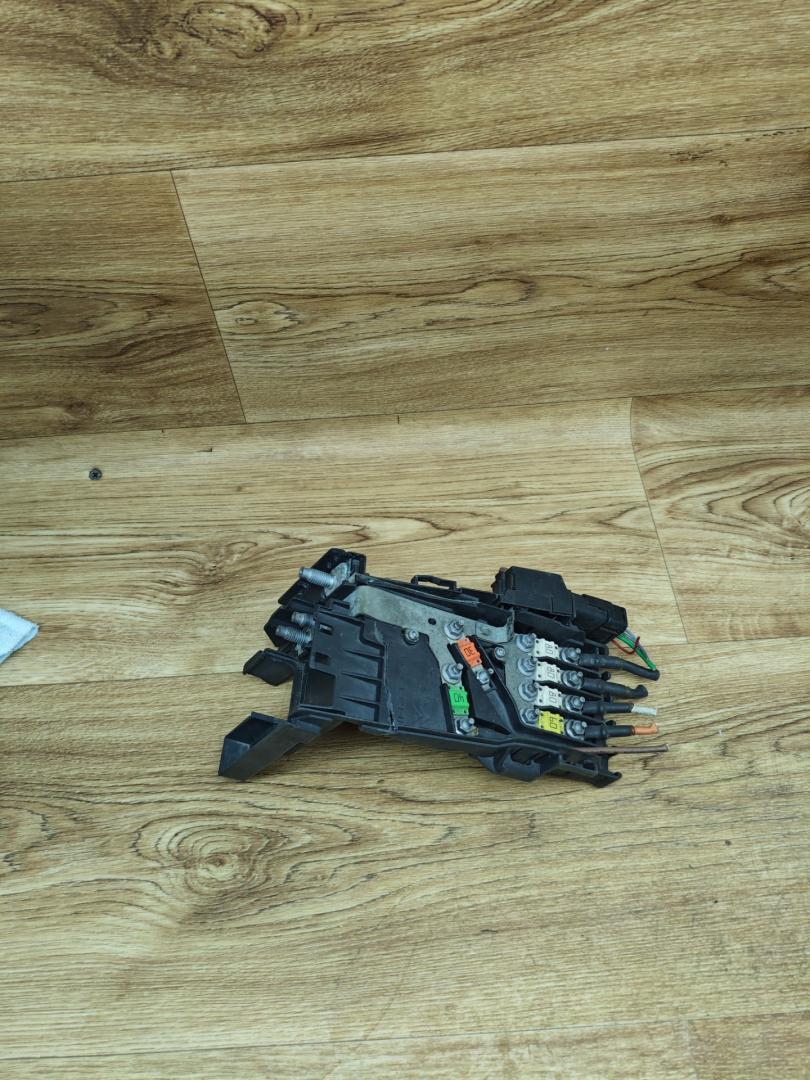 клемма аккумулятора плюс Peugeot 5008 1 поколение 2011, 1.6 л., дизель, МКПП, минивэн, 9666527580 - фото №1