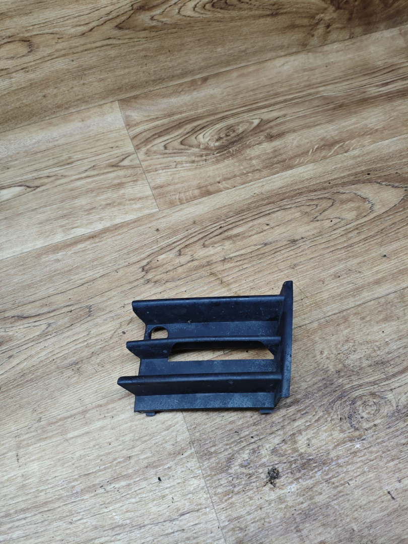 заглушка (решетка) в бампер Skoda Octavia 2 поколение (A5) 2006, 1.6 л., BGU, бензин, МКПП, лифтбэк, 1Z0853665 - фото №1