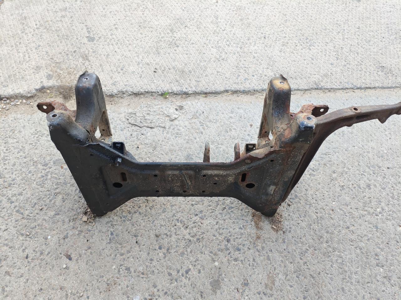 балка подвески передняя (подрамник) Volkswagen Caravelle T4 2001, 2.5 л., дизель, МКПП, минивэн - фото №1