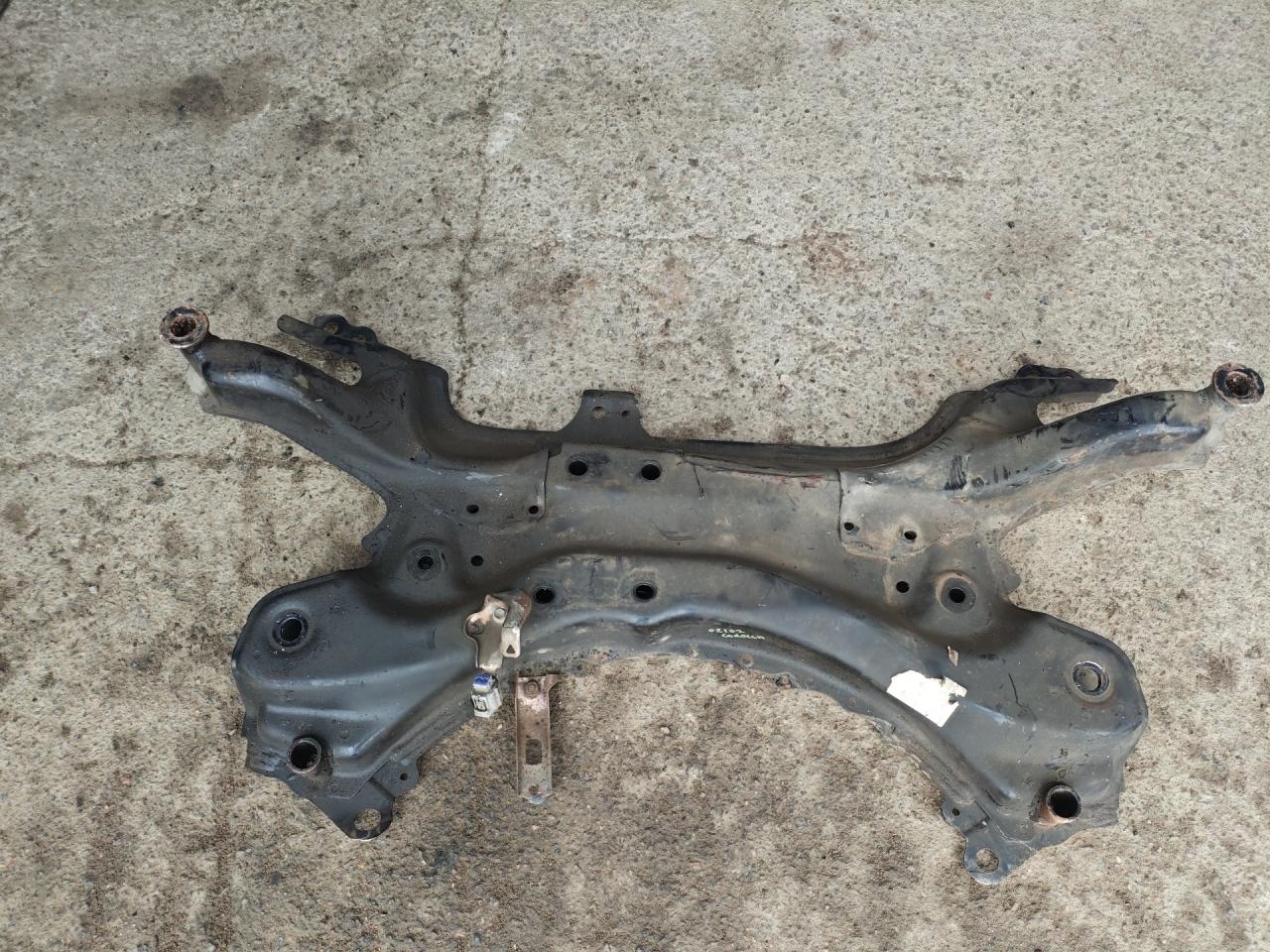 балка подвески передняя (подрамник) Toyota Corolla 10 поколение (E140/E150) (2007 - 2010), 1.4 л., 4ZZ-FE, бензин, МКПП, седан - фото №1