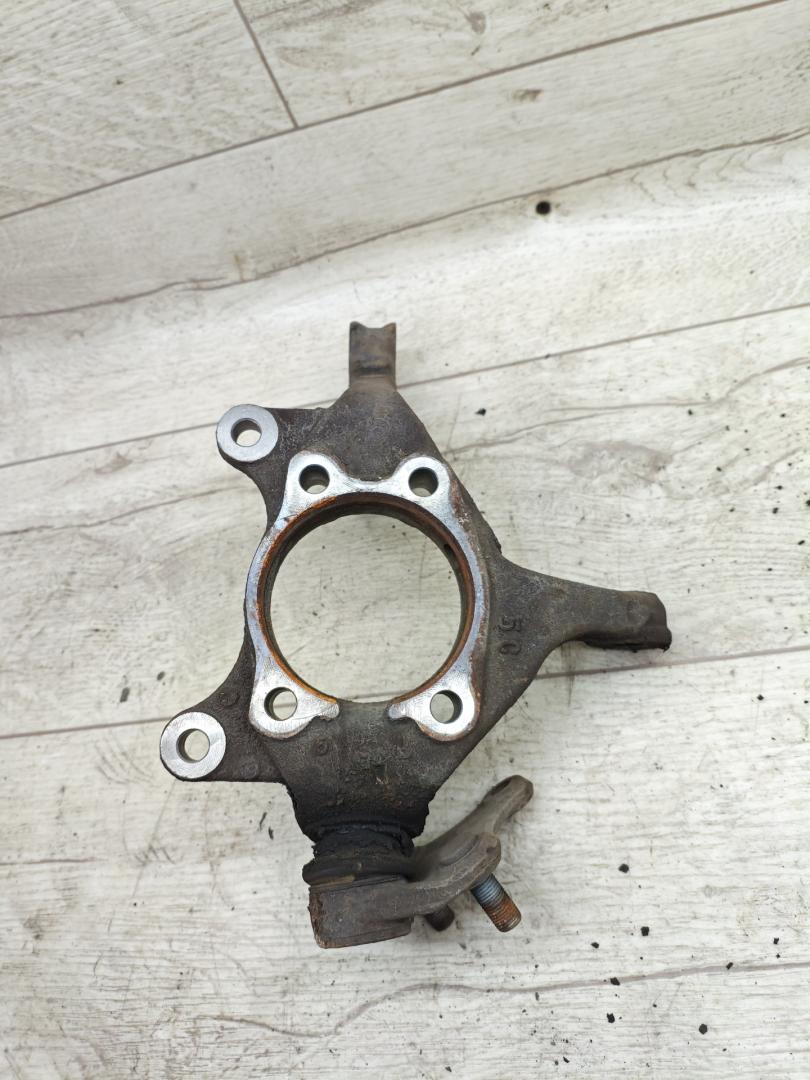 кулак поворотный левый Toyota Corolla 10 поколение (E140/E150) (2007 - 2010), 1.4 л., 4ZZ-FE, бензин, МКПП, седан - фото №1