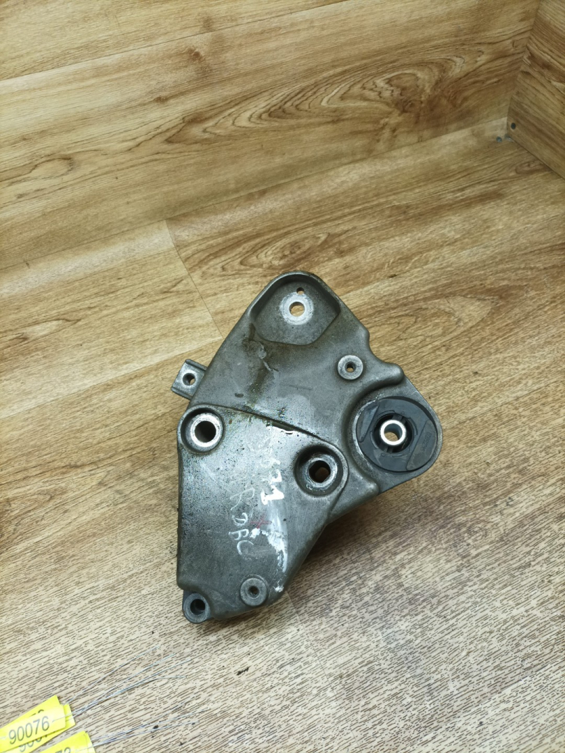 кронштейн двигателя Renault Laguna 2 поколение 2002, 3.0 л., L7X 731, бензин, АКПП, хетчбэк 5 дв., 8200000014 - фото №1