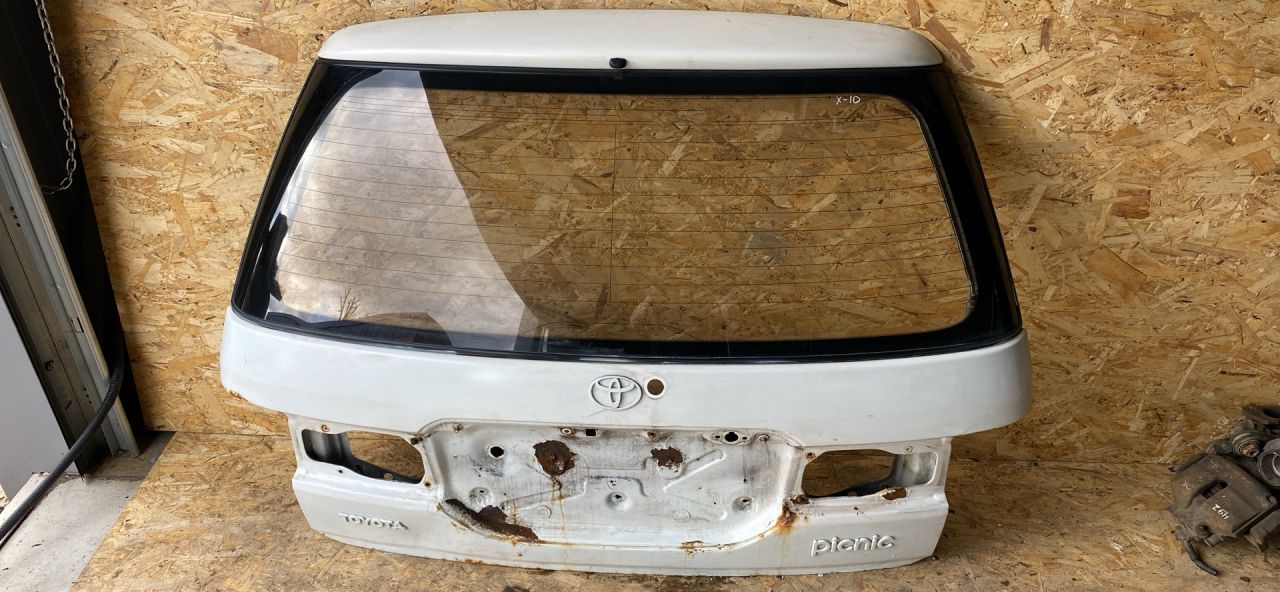 крышка багажника (дверь 3-5) Toyota Picnic 1 поколение 1998, 2.2 л., 3C-TE, дизель, МКПП, минивэн - фото №1