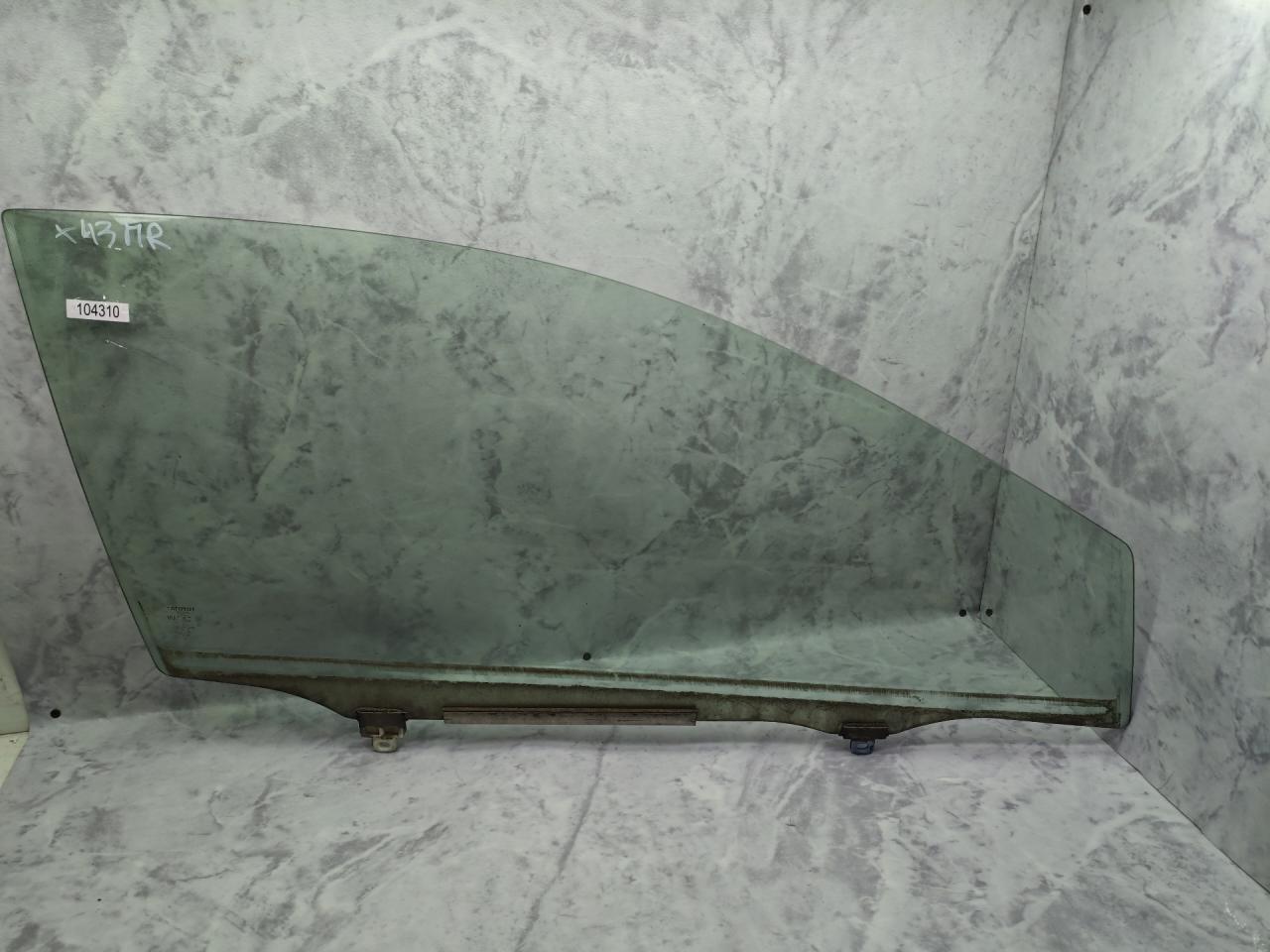 стекло двери передней правой Toyota Corolla 10 поколение (E140/E150) (2007 - 2010), 1.4 л., 4ZZ-FE, бензин, МКПП, седан - фото №1