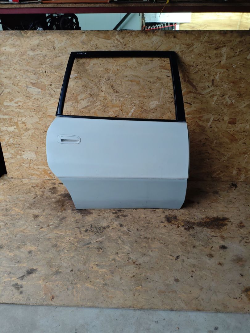 дверь задняя правая Toyota Picnic 1 поколение 1998, 2.2 л., 3C-TE, дизель, МКПП, минивэн - фото №1