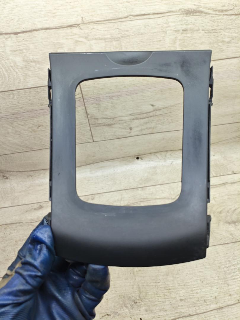 рамка обрамление кулисы Toyota Corolla 10 поколение (E140/E150) (2007 - 2010), 1.4 л., 4ZZ-FE, бензин, МКПП, седан, 55420-12370, 55420-12380, 55420-12390, 55420-12400, 55420-12440 - фото №1