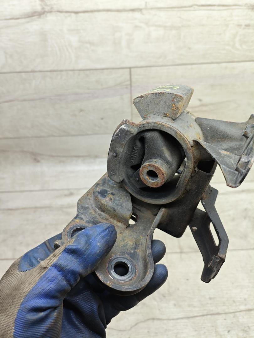 подушка крепления двигателя Toyota Corolla 10 поколение (E140/E150) (2007 - 2010), 1.4 л., 4ZZ-FE, бензин, МКПП, седан - фото №1