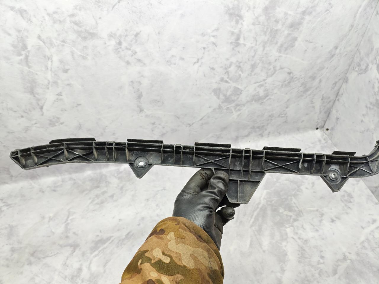 Крепление бампера заднего Toyota Avensis 2 поколение (T250) 2006, 1.8 л., бензин, МКПП, седан, 52576-05030 - фото №1