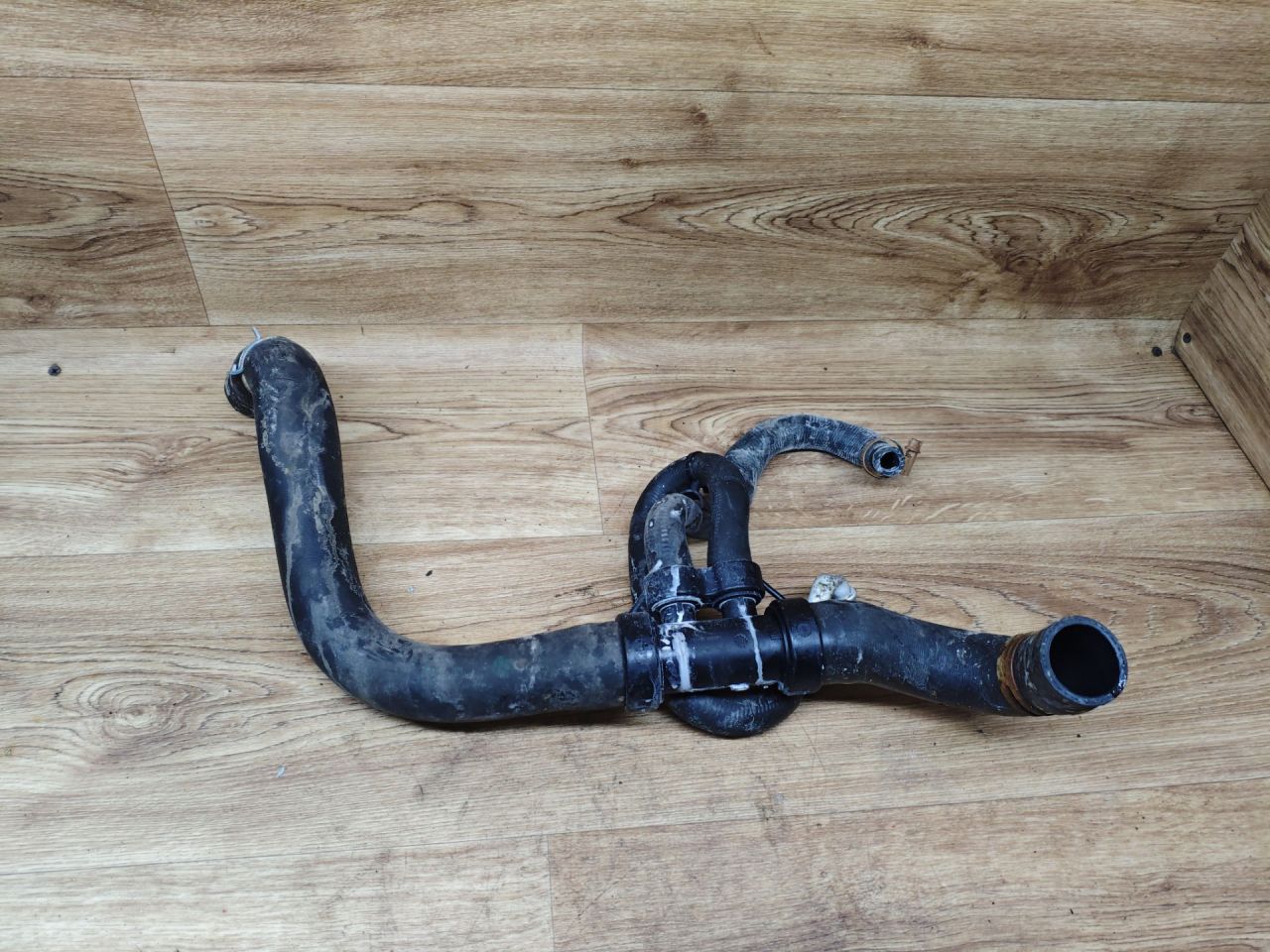 патрубок радиатора Lada Vesta 1 поколение 2021, 1.6 л., H4M, бензин, вариатор, универсал, HSRZ-00379 - фото №1