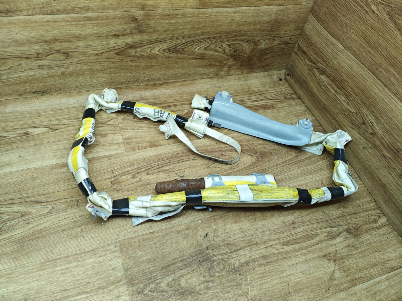 подушка безопасности боковая (шторка) Toyota Avensis 3 поколение (T270) 2010, 2.0 л., 1AD-FTV, дизель, МКПП, седан - фото №1