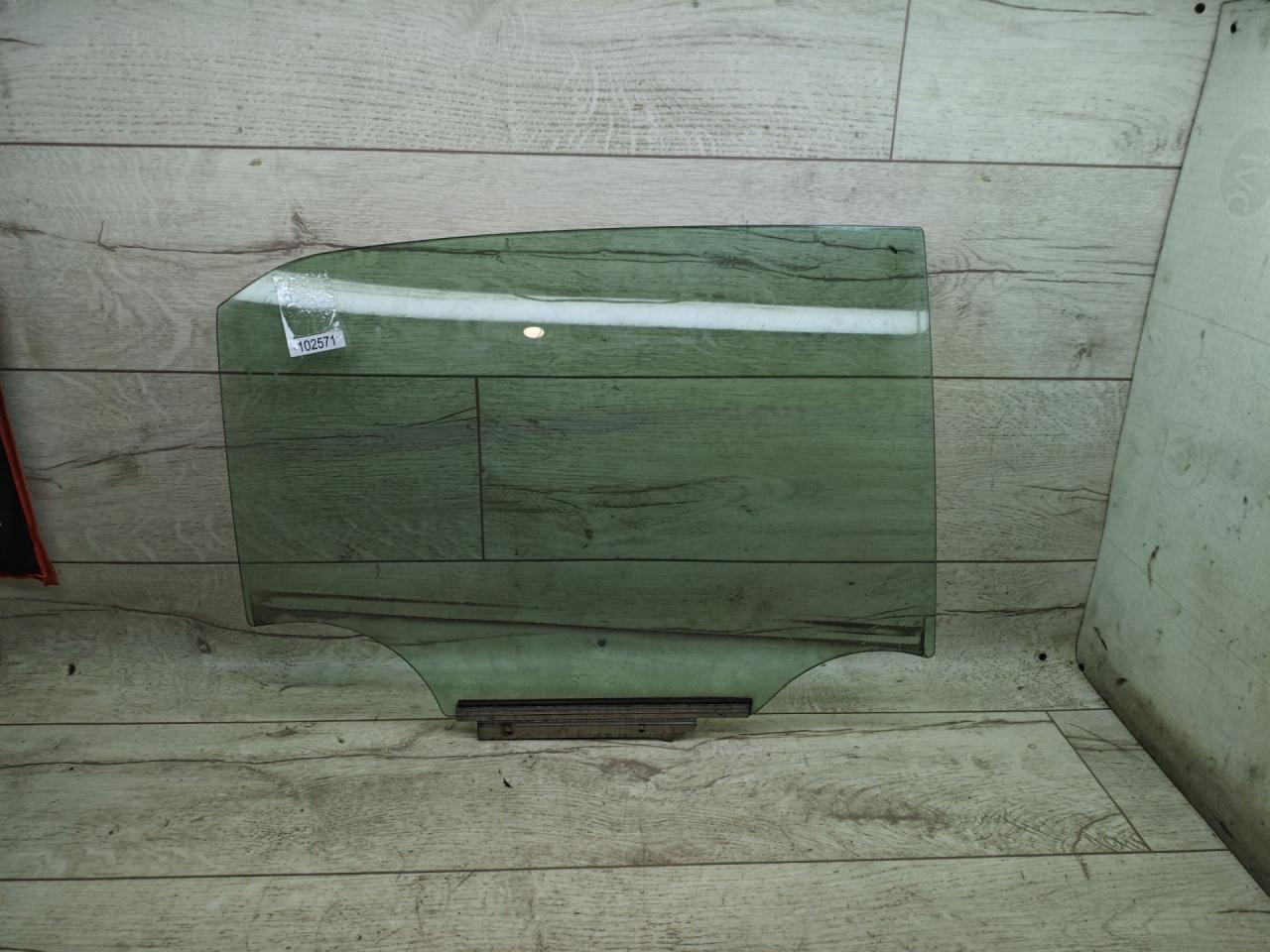 стекло двери задней правой Toyota Corolla 10 поколение (E140/E150) 2008, 1.4 л., 4ZZ-FE, бензин, МКПП, седан - фото №1