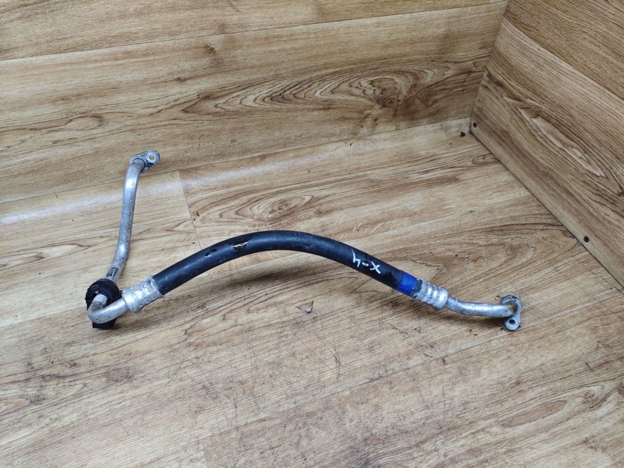 трубка кондиционера Toyota Avensis 3 поколение (T270) 2010, 2.0 л., 1AD-FTV, дизель, МКПП, седан, 8870405380 - фото №1