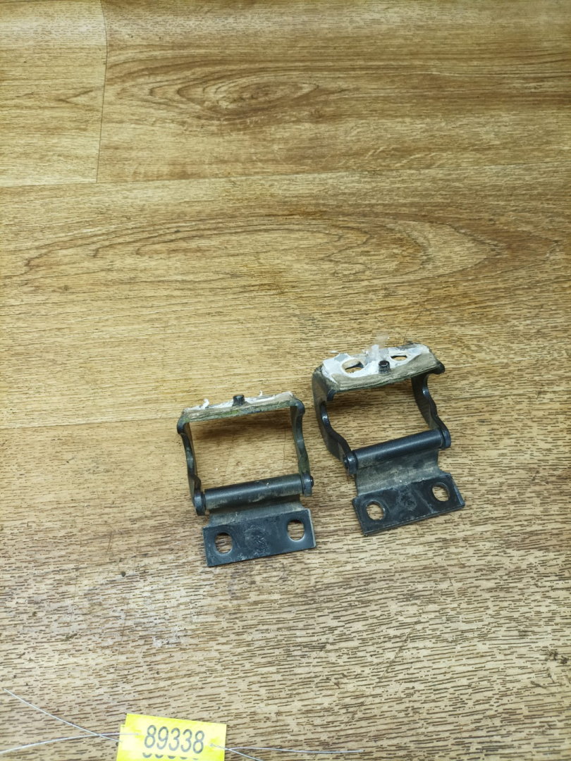 петля крышки багажника Citroen C8 1 поколение 2003, 2.2 л., 3FZ (EW12J4), бензин, 5МКПП, минивэн - фото №1