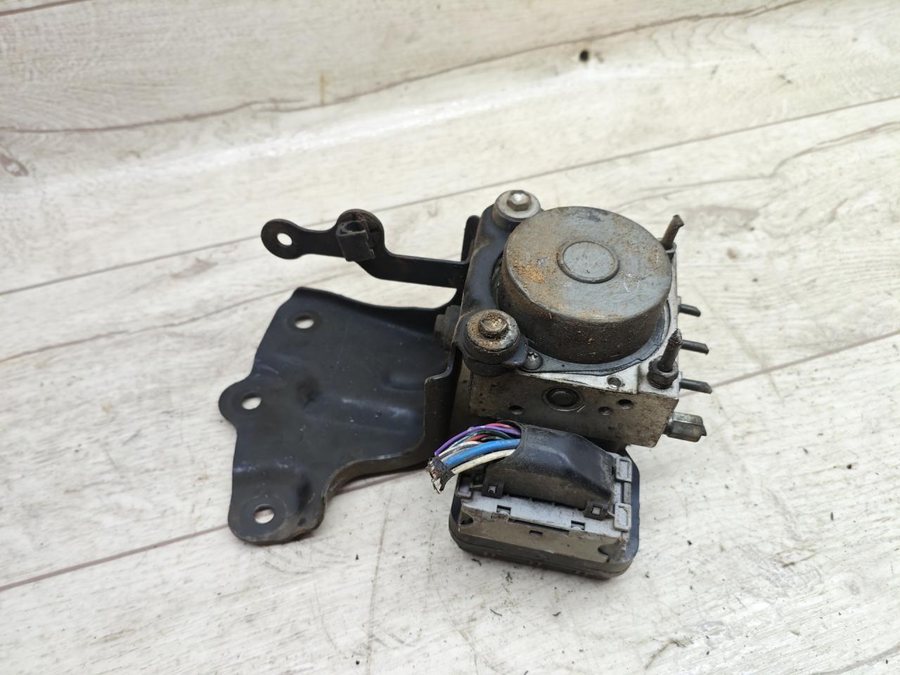 блок ABS Toyota Corolla 10 поколение (E140/E150) (2007 - 2010), 1.4 л., 4ZZ-FE, бензин, МКПП, седан, 44510-12390, 89541-12200, 135110-23010 - фото №1