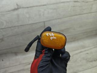 повторитель поворота на крыле левый Toyota Picnic 1 поколение XM10 (1996 - 2001), 2.2 л., 3C-TE, дизель, МКПП, минивэн