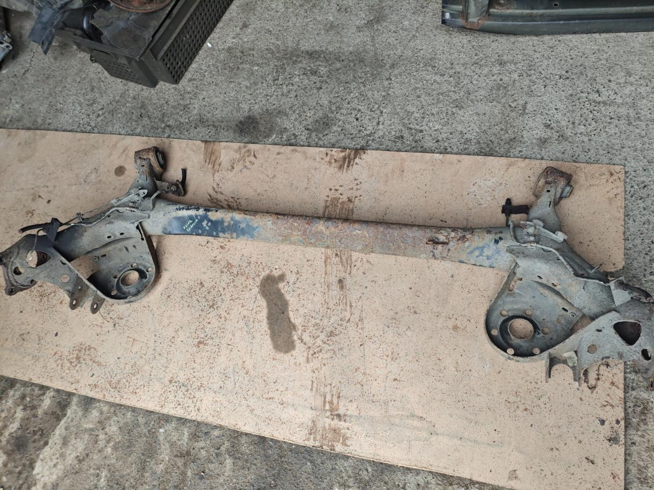 балка подвески задняя Toyota Corolla 10 поколение (E140/E150) (2007 - 2010), 1.4 л., 4ZZ-FE, бензин, МКПП, седан - фото №1