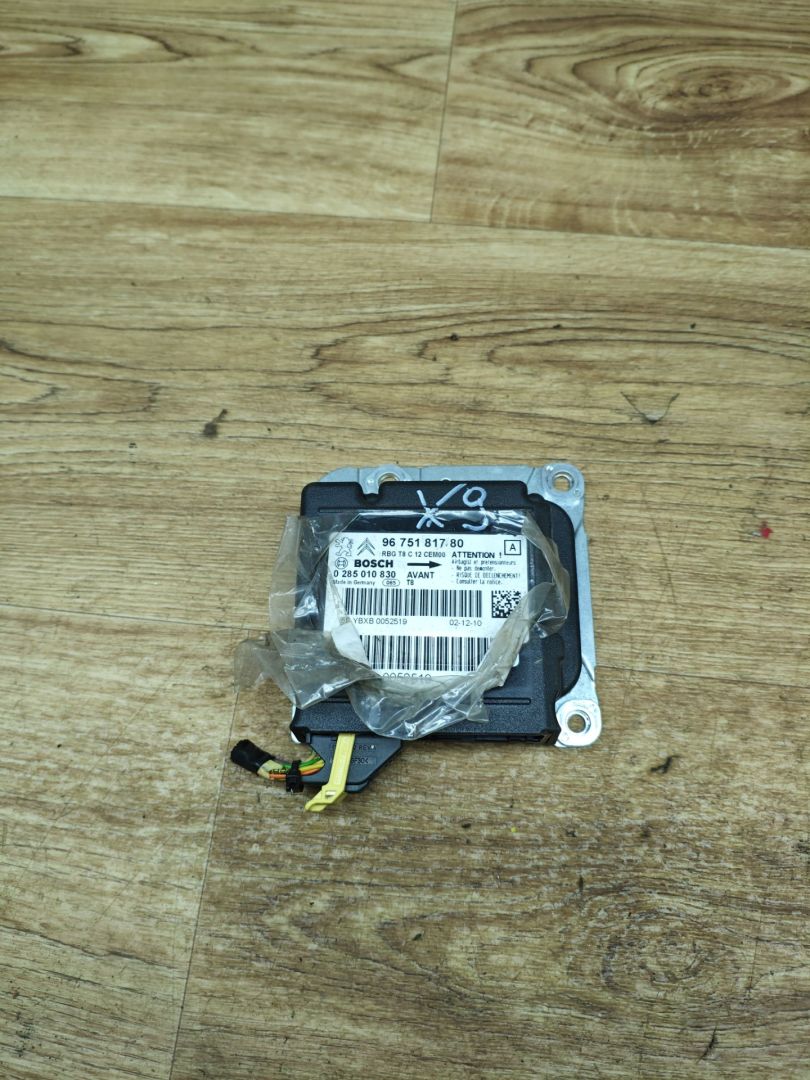 блок AirBag Peugeot 3008 1 поколение 2010, 1.6 л., 9HR (DV6C), дизель, робот, внедорожник 5 дв., 0285010830, 9675181780 - фото №1