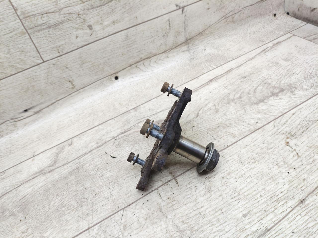 кулак задний правый Peugeot 3008 1 поколение 2010, 1.6 л., дизель, МКПП, внедорожник 5 дв. - фото №1