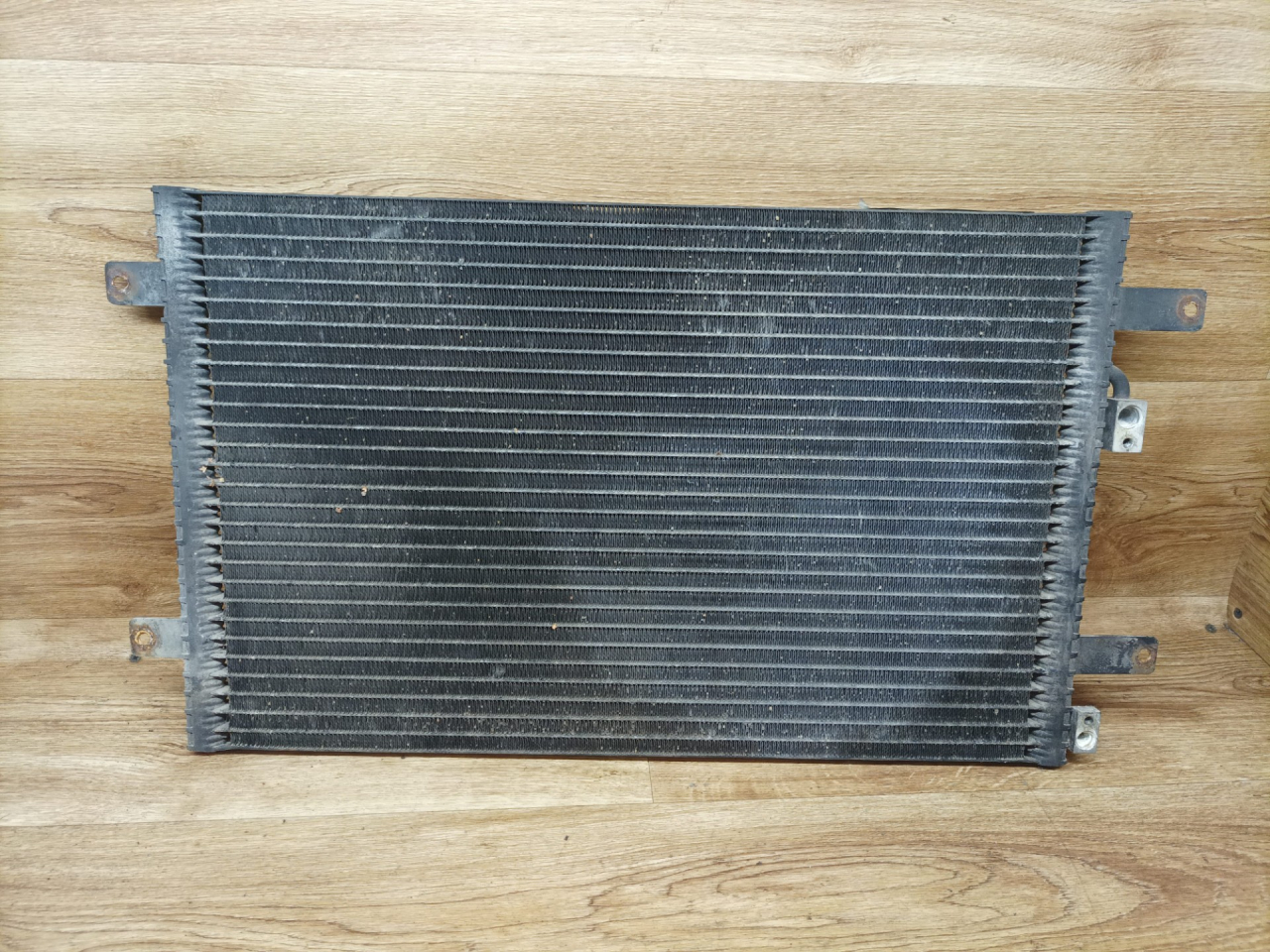 радиатор кондиционера Volkswagen Sharan 1 поколение 1995, 2.0 л., ADY, бензин, МКПП, минивэн, 7M0820413B, 95NW19710AB - фото №1