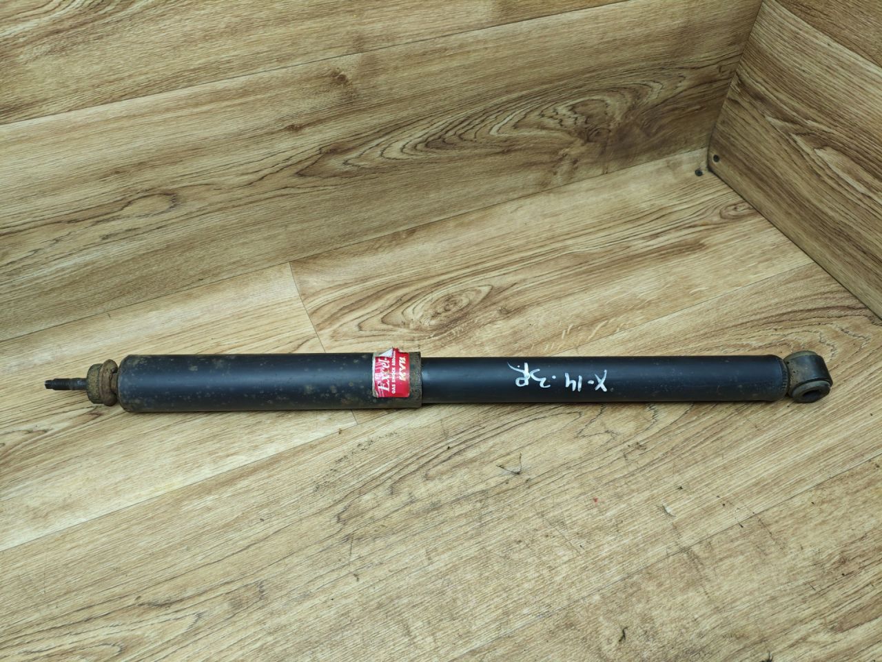 амортизатор задний Toyota Picnic 1 поколение 1999, 2.2 л., 3C-TE, дизель, МКПП, минивэн - фото №1