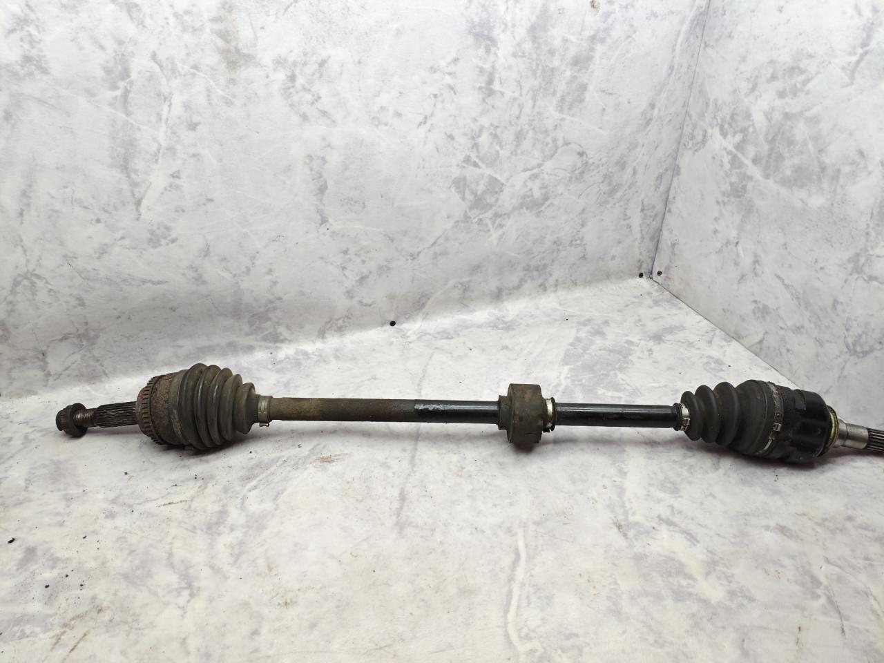 полуось передняя правая (приводной вал, ШРУС) Toyota Avensis 2 поколение (T250) 2006, 1.8 л., бензин, МКПП, седан - фото №1