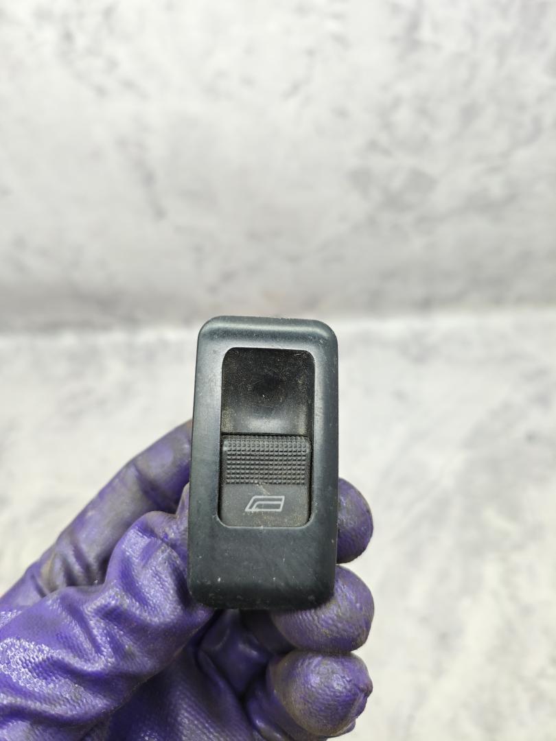 кнопка стеклоподъемника двери Volkswagen Caravelle T4 2001, 2.5 л., дизель, МКПП, минивэн, 7D0959855 - фото №1