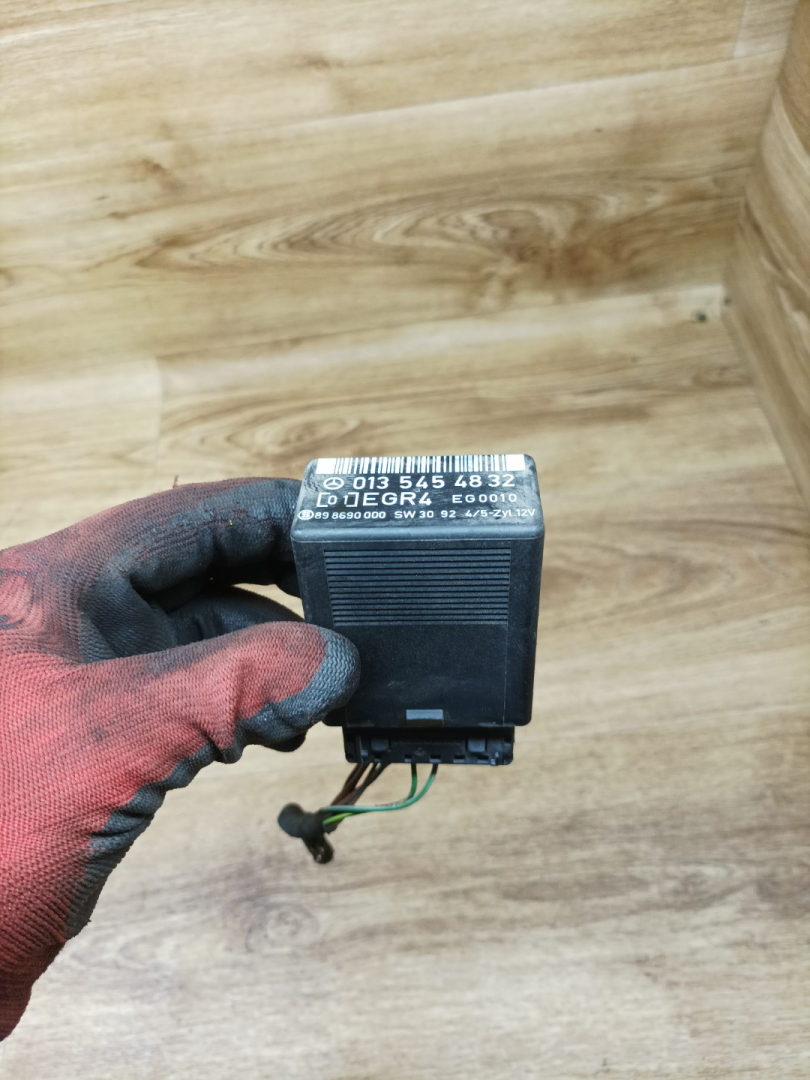 реле (прочие) Mercedes-Benz Vito W638 1998, 2.3 л., дизель, МКПП, микроавтобус, 0135454832, 898690000 - фото №1