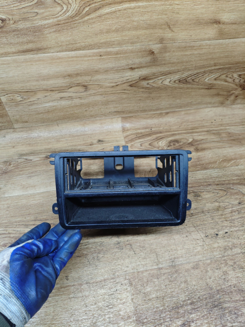 бардачок Skoda Octavia 2 поколение (A5) 2006, 1.6 л., BGU, бензин, МКПП, лифтбэк, 1T0857058A - фото №1