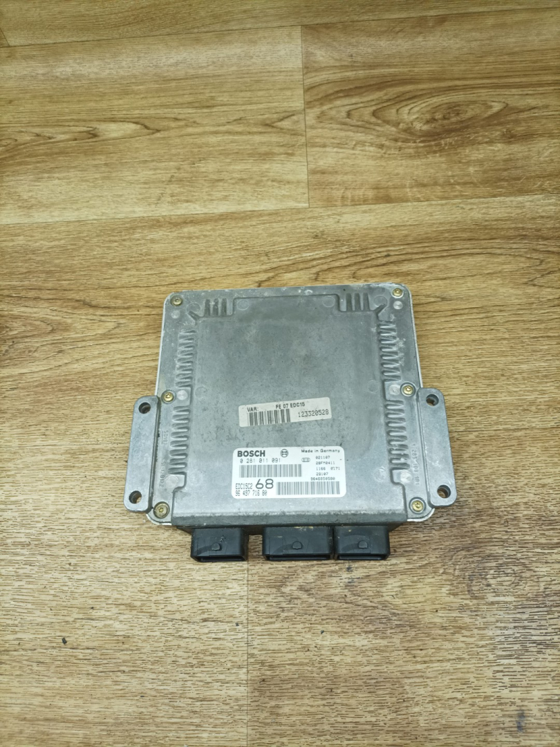 блок управления двигателем Citroen C5 1 поколение 2002, 2.0 л., RHS (DW10ATED), дизель, МКПП, универсал, 0281011091, 9649771680 - фото №1