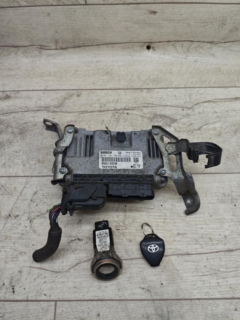 блок управления двигателем Toyota Corolla 10 поколение (E140/E150) (2007 - 2010), 1.4 л., 4ZZ-FE, бензин, МКПП, седан, 0261201209, 89661-02E90 - фото №1