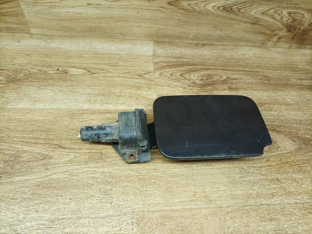 лючок топливного бака Citroen C8 1 поколение 2003, 2.2 л., 3FZ (EW12J4), бензин, 5МКПП, минивэн - фото №1