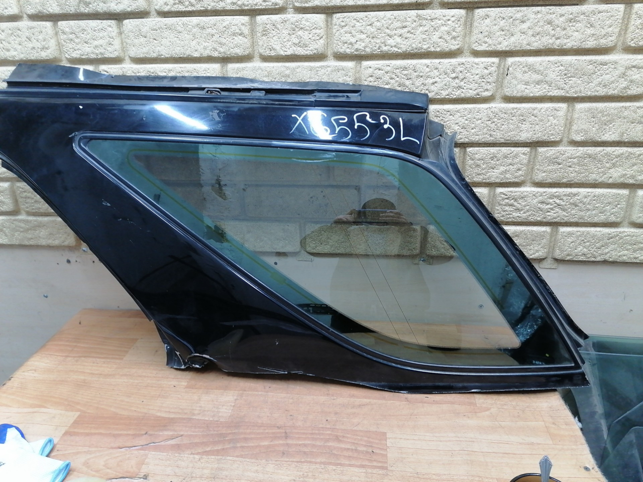 стекло кузовное боковое левое Lexus RX 1 поколение 2000, 3.0 л., 1MZ-FE, бензин, АКПП, внедорожник 5 дв., полный привод - фото №1