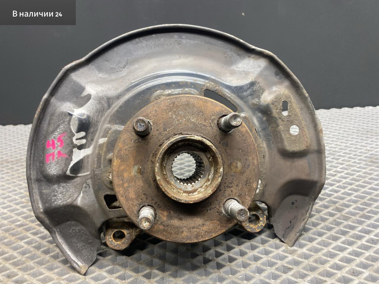 кулак поворотный левый Toyota Yaris XP9 KSP90 (2005 - 2009), 1.0 л., 1KR-FE, бензин, МКПП, хетчбэк 5 дв., передний привод, 432120D130, 435020D050 - фото №1