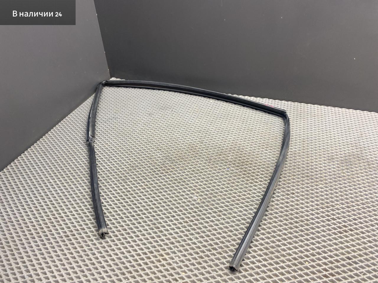 Уплотнитель стекла Toyota Yaris XP9 KSP90 (2005 - 2009), 1.0 л., 1KR-FE, бензин, МКПП, хетчбэк 5 дв., передний привод, 681510D090 - фото №1