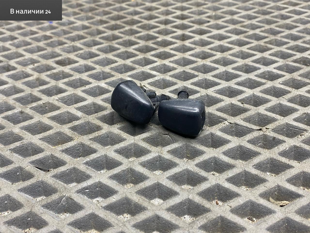 форсунка омывателя лобового стекла Toyota Yaris XP9 KSP90 (2005 - 2009), 1.0 л., 1KR-FE, бензин, МКПП, хетчбэк 5 дв., передний привод, 8538152250 - фото №1