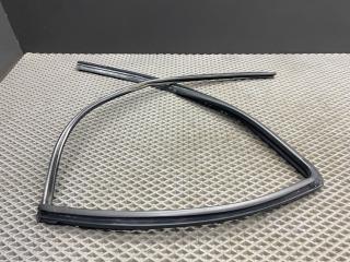 Уплотнитель стекла Toyota Yaris XP9 KSP90 (2005 - 2009), 1.0 л., 1KR-FE, бензин, МКПП, хетчбэк 5 дв., передний привод, 681420D050