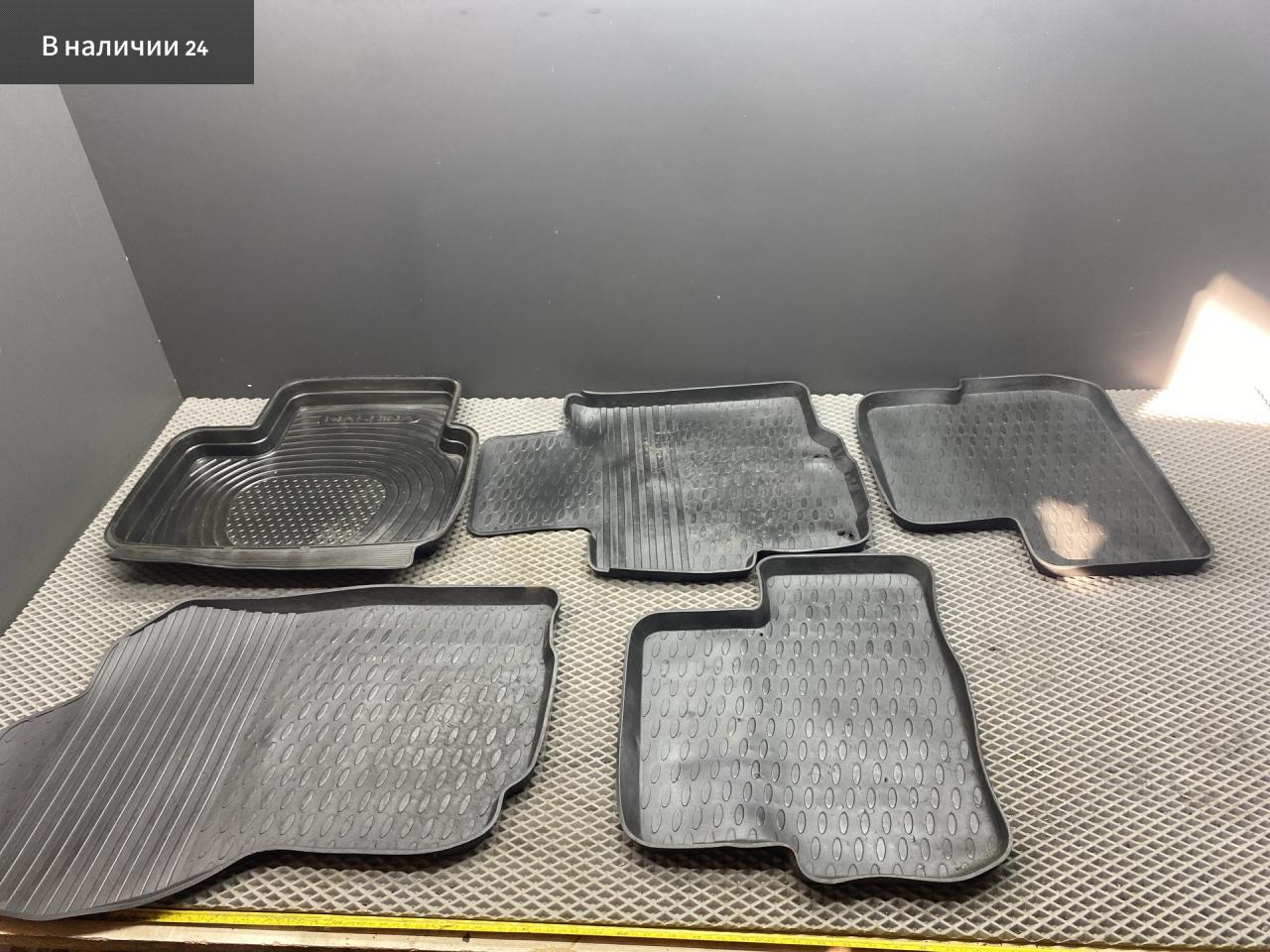 Коврики салона Toyota Yaris XP9 KSP90 (2005 - 2009), 1.0 л., 1KR-FE, бензин, МКПП, хетчбэк 5 дв., передний привод - фото №1