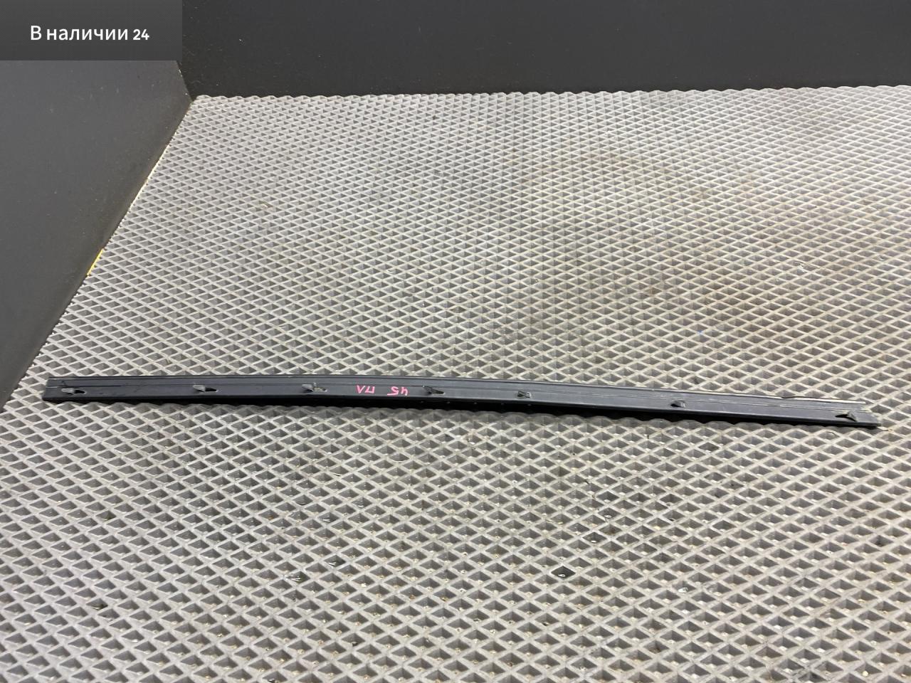 Уплотнитель стекла Toyota Yaris XP9 KSP90 (2005 - 2009), 1.0 л., 1KR-FE, бензин, МКПП, хетчбэк 5 дв., передний привод, 68172-52050 - фото №1