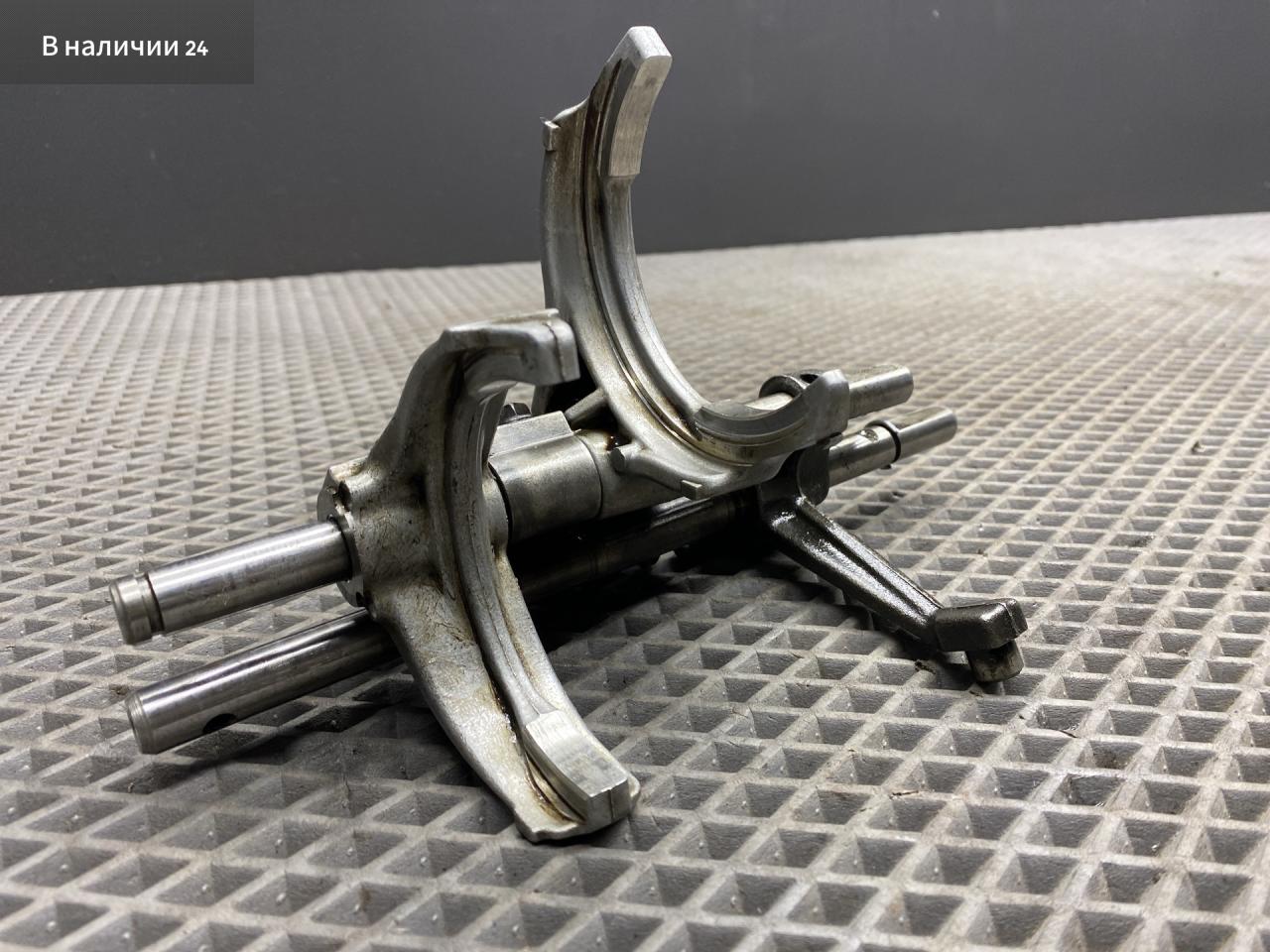 механизм выбора передач Toyota Corolla 9 поколение (E120/E130) CDE120 2004, 1.6 л., 3ZZ-FE, бензин, МКПП, 8q3 - grayish blue, седан, передний привод, 3321210013, 3321420050, 3324420070 - фото №1