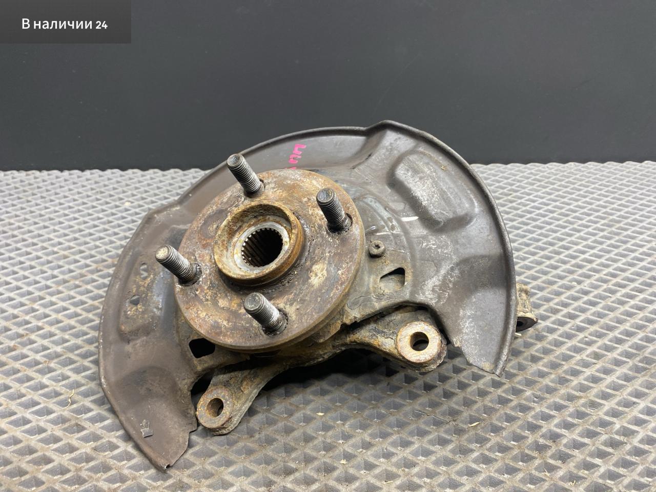 кулак поворотный правый Toyota Yaris XP9 KSP90 (2005 - 2009), 1.0 л., 1KR-FE, бензин, МКПП, хетчбэк 5 дв., передний привод, 435020D050, 432110D130 - фото №1
