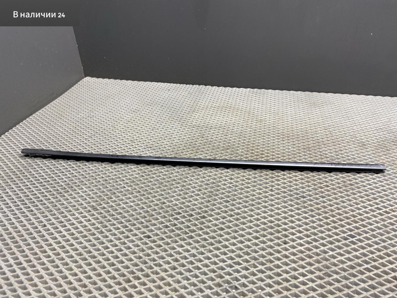 Уплотнитель стекла Mazda 3 BK 2005, BP4K58821A - фото №1