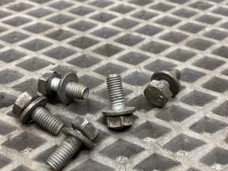 болт двигателя Renault Logan 2 поколение [рестайлинг] L8 2020, 1.6 л., K7M 812, бензин, МКПП, седан, 7700854191